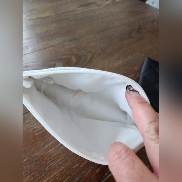 New Mary Kay & Elemis Cosmetic Bags - Picture 6 of 6